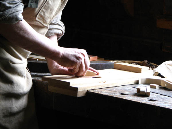 Ofrecemos un servicio de <strong>carpinterÃ­a  de madera y ebanisterÃ­a en Soto del Real</strong> adaptado a las necesidades del <strong>cliente</strong>.
